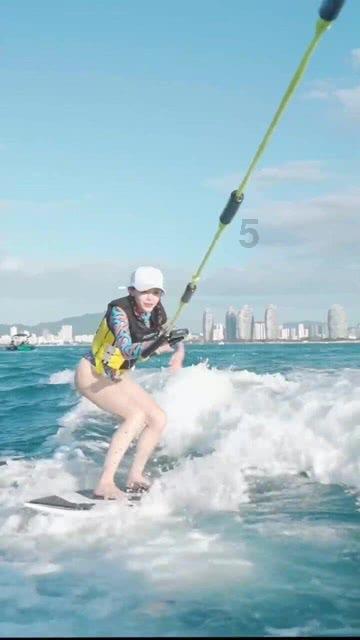 海滩小镇逃生