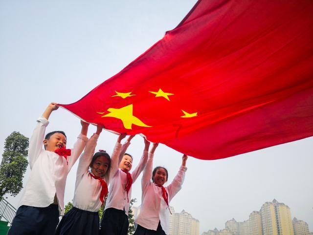 当着全球的面,泽连斯基诅咒普京,俄总统气定神闲:小心国不将国