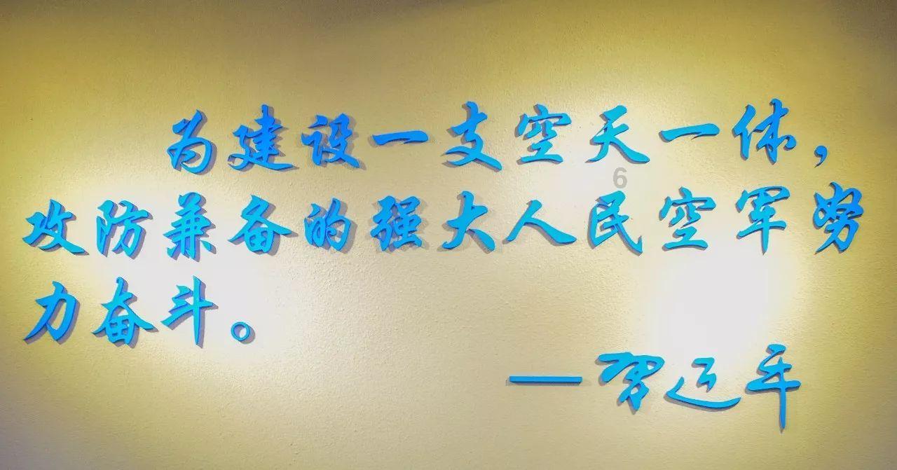 买蜂蜜时,别忘了带个打火机,假蜂蜜瞬间“打回原形”,太实用了