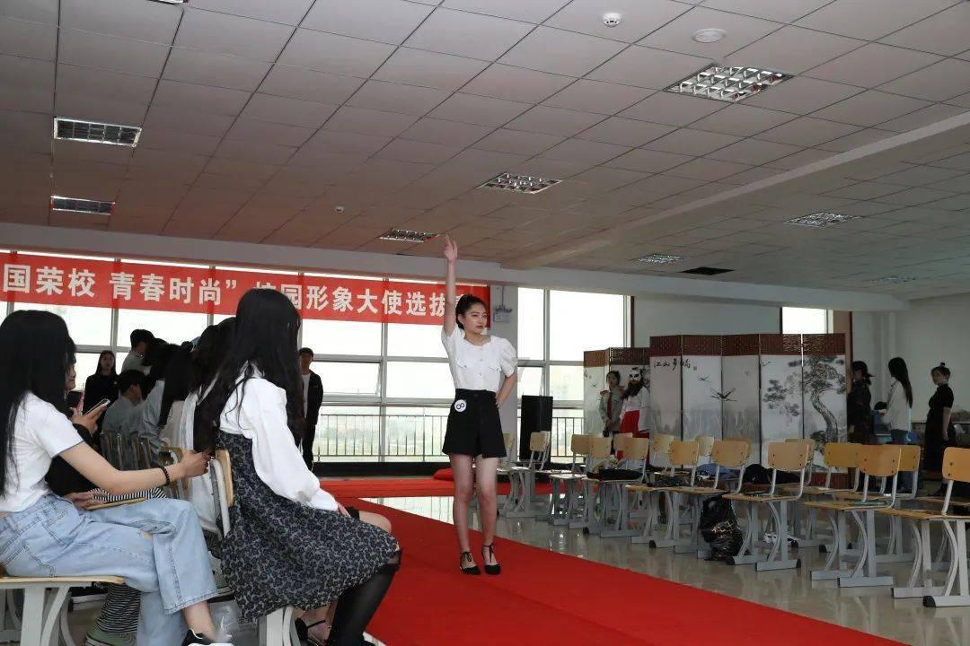特斯拉开始向非员工车主推送FSD V12，仍是测试版