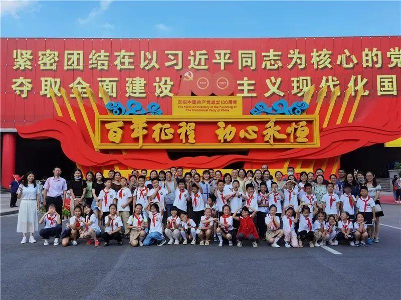 返乡学生包瑞琦:假期开启“逛拍”日常,复古美景推荐家乡