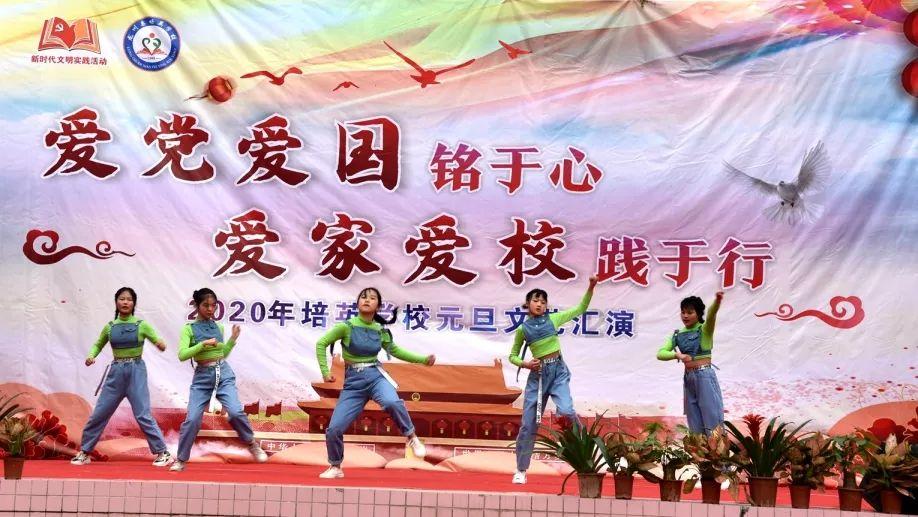 “军阀姨太太”盛行,遭众多网友质疑:你的模样暴露你的无知