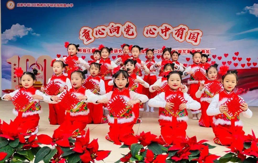 低头看一眼,车辆“四脚朝天”,还好都系了安全带!