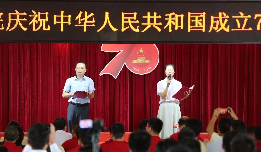 救援男孩与狗