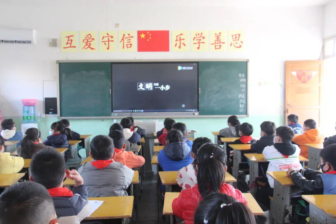 第一次去重庆在重庆北下高铁，然后我应该住什么地方？游戏画面