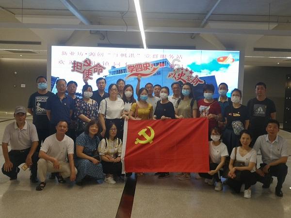 法国第一夫人:你为什么不带伊东纯也 德尚:因为他是日本人