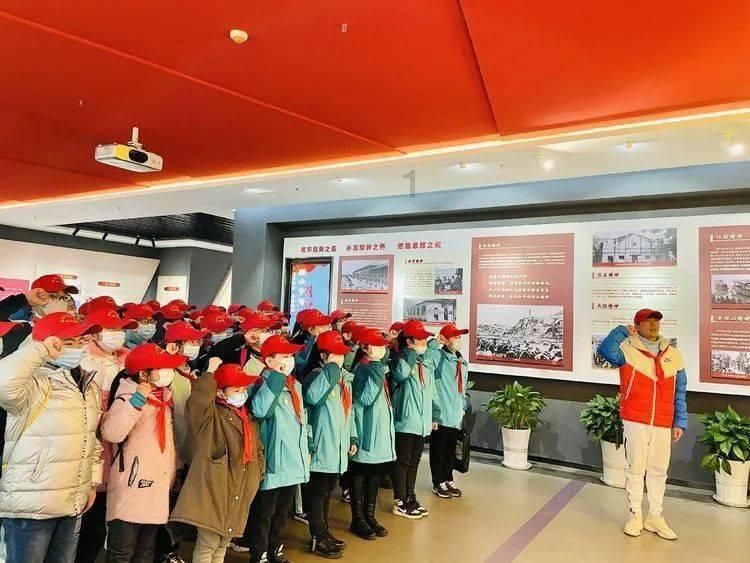 知名连锁餐厅“牛New寿喜烧”吃出虫子，还不止一条……