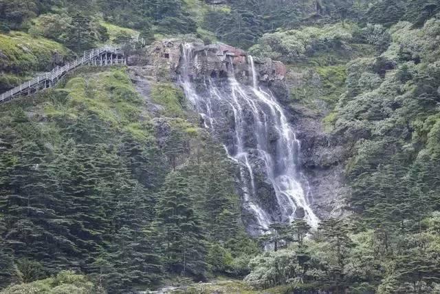 跨年女朋友带着闺蜜一起正常吗？游戏画面