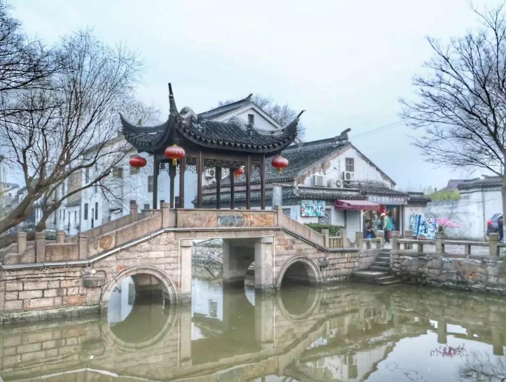 逃离快乐小镇