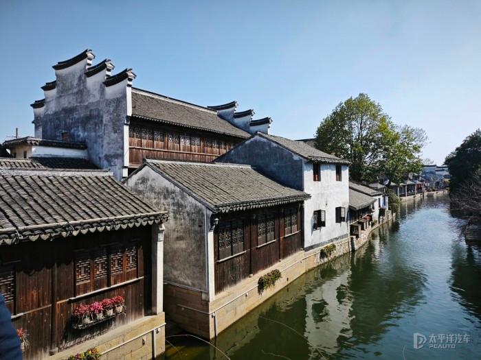 炫一炫,中国人民大学与加拿大女王大学金融硕士的毕业生们,是如何一路繁花