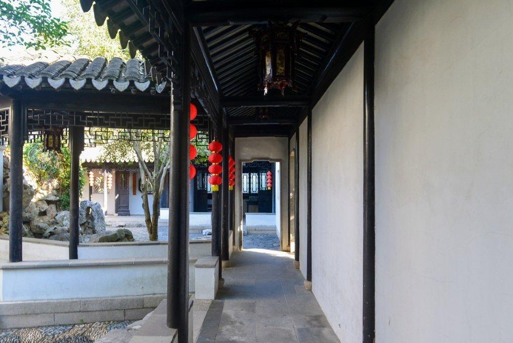 牧羊人连救六名山地越野赛选手，如何评价这位好心的大哥？游戏画面