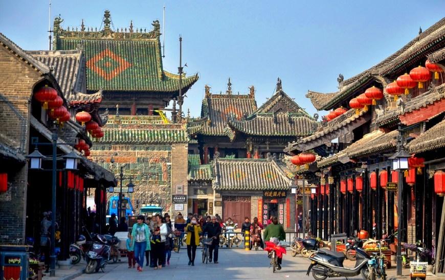 奶奶在院子里开辟了一块田地种了很多蔬菜句中的开辟可以换成什么近义词？