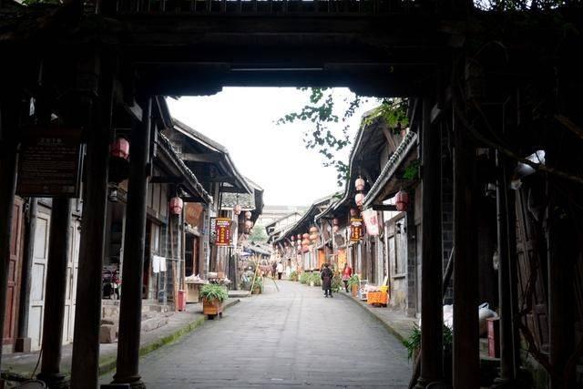 重庆四面山景区介绍,重庆的隐秘天堂,探寻丹霞地貌的奇幻仙境!